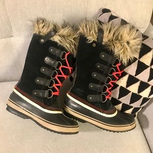 Sorel Joan of Arc Boots w/ Red Laces